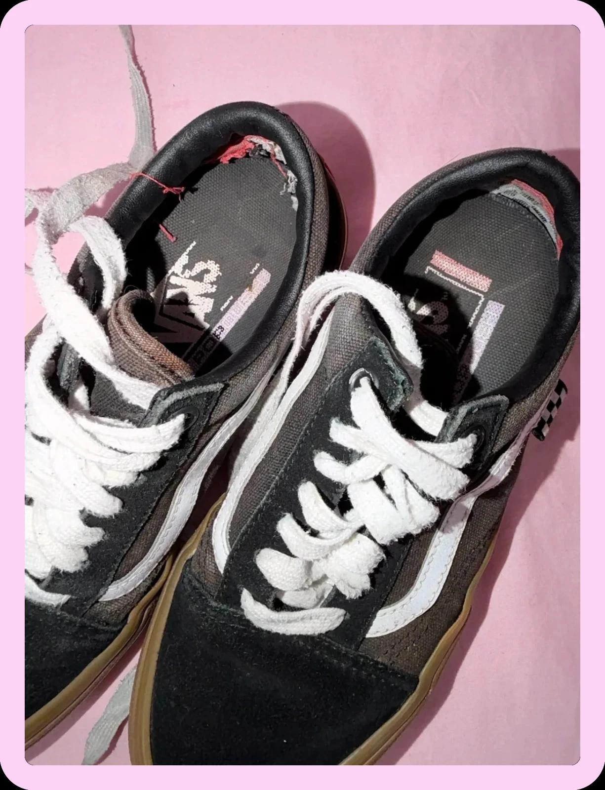 Basket Vans Old Skool negras con suela de goma. En buen estado, algunas marcas de desgaste visibles. – photo 3